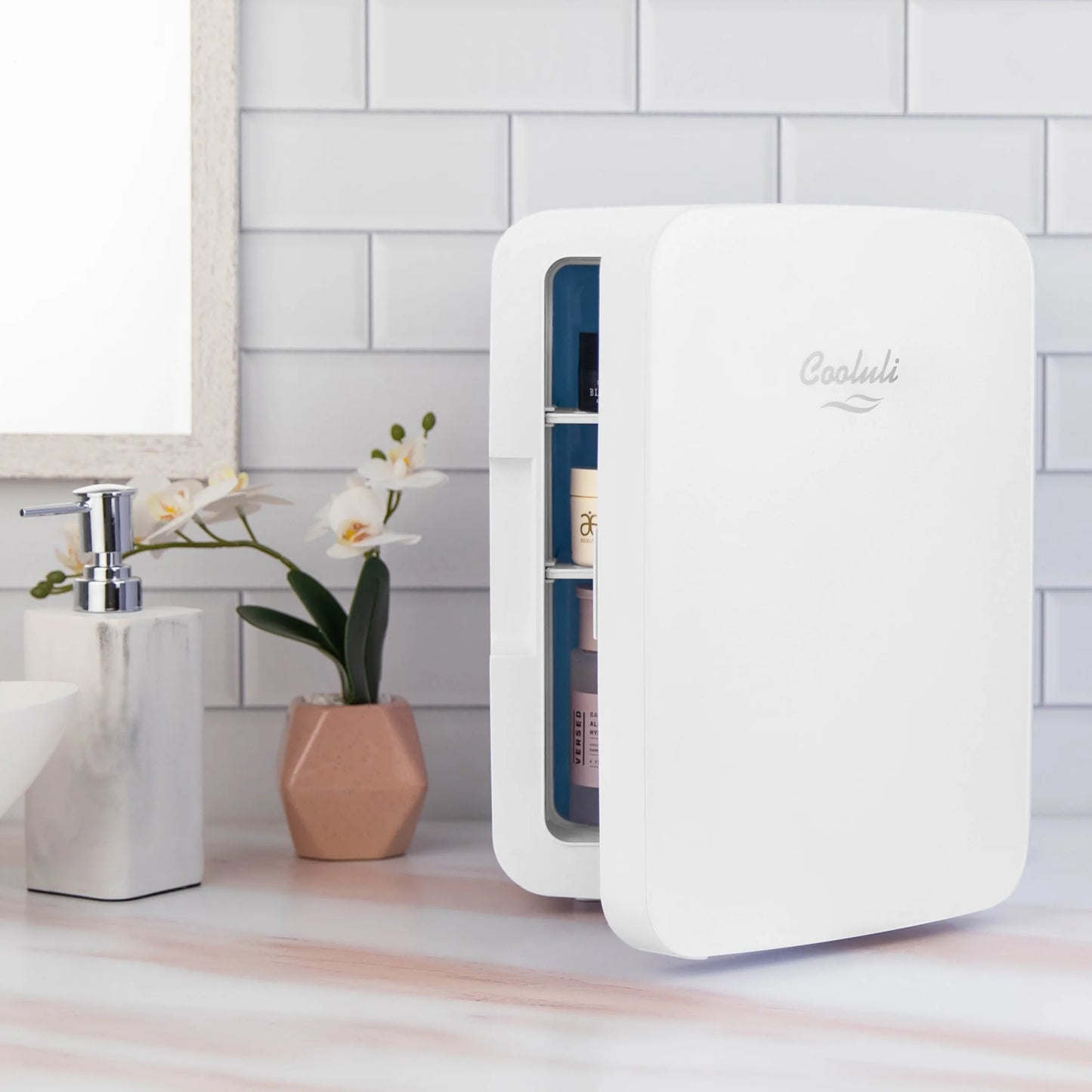 Mini Réfrigérateur Multifonction – Idéal pour Cosmétique, Bureau, Camping & Plus
